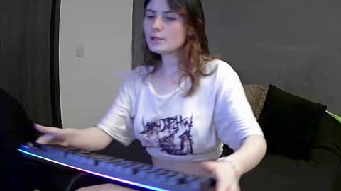 Snapshot of findiryts_2 chatting on 10/23/25, 02:44 Alice and Max online show from 10/23/25, 02:44