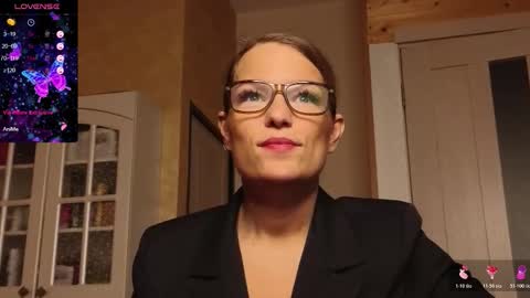 Lady online show from 10/29/25, 04:04