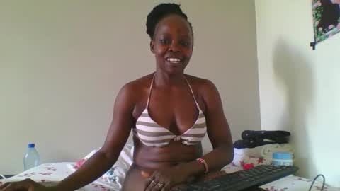 Snapshot of fine_melanin chatting on 09/26/25, 07:23 caro online show from 09/26/25, 07:23