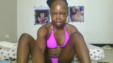 Snapshot of fine_melanin chatting on 09/29/25, 06:13 caro online show from 09/29/25, 06:13