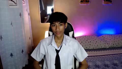fineboii_rey18 online show from 09/22/25, 12:40