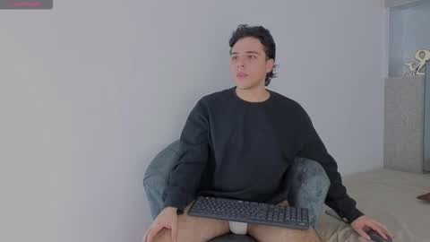Snapshot of finn_anderson chatting on 03/19/26, 05:50 Mateo online show from 03/19/26, 05:50