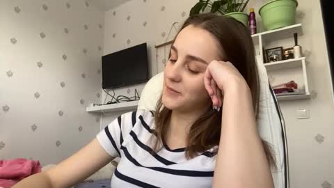 Keite wanna play  Meow online show from 12/15/25, 10:08