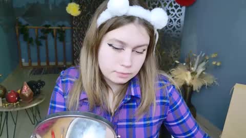 fiora online show from 03/09/25, 08:18