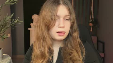 fiora online show from 11/07/25, 05:07