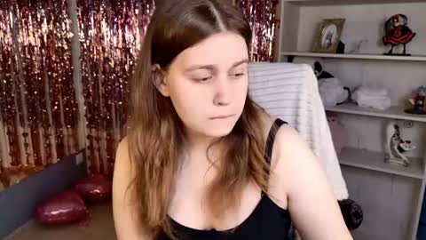 Snapshot of fioramarmoris chatting on 05/31/26, 05:59 fiora online show from 05/31/26, 05:59