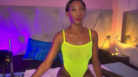 Fiorela Lenin  online show from 10/17/25, 04:09