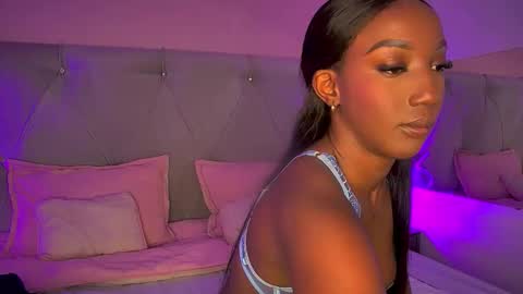 Fiorela Lenin  online show from 04/22/26, 06:09