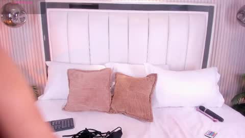 Fiorela online show from 04/19/26, 04:12