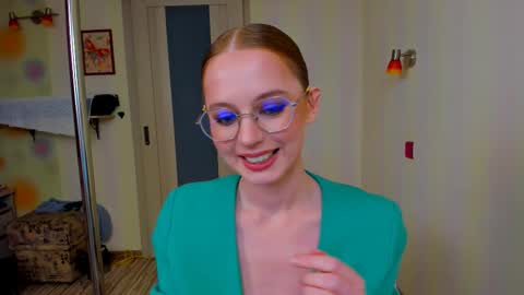 Snapshot of fire_luna chatting on 10/21/25, 01:12 fire_luna online show from 10/21/25, 01:12