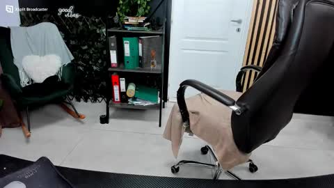 Snapshot of fireflowers_ chatting on 09/12/25, 09:04 Kallisy online show from 09/12/25, 09:04