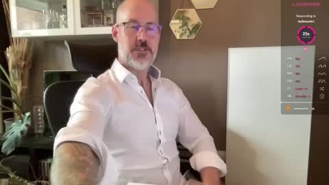 Rubn online show from 10/31/25, 09:21