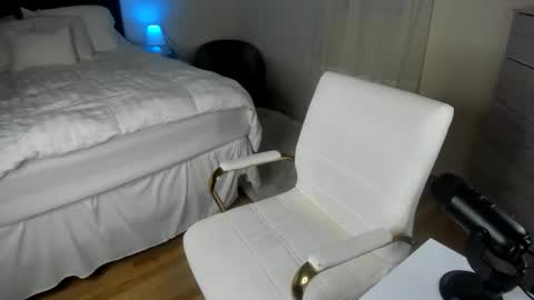 Jamie or Frisky  online show from 01/13/25, 10:24