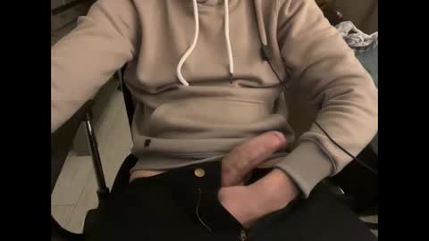 Snapshot of fitandy98 chatting on 03/18/26, 07:17 FitAndy98 online show from 03/18/26, 07:17