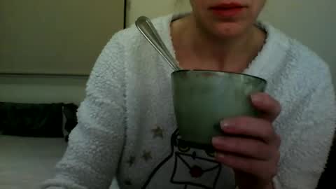 Snapshot of fitbut chatting on 01/08/25, 07:03 Fitbut online show from 01/08/25, 07:03