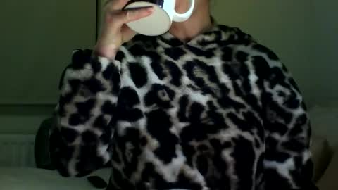 Snapshot of fitbut chatting on 01/12/25, 07:31 Fitbut online show from 01/12/25, 07:31