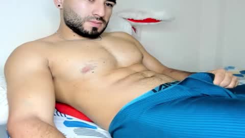 Snapshot of fitduroxxx chatting on 10/27/25, 12:04 fitduroxxx online show from 10/27/25, 12:04