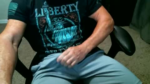 Snapshot of fitguy40 chatting on 05/19/26, 02:51 fitguy40 online show from 05/19/26, 02:51