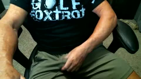 Snapshot of fitguy40 chatting on 05/21/26, 10:39 fitguy40 online show from 05/21/26, 10:39