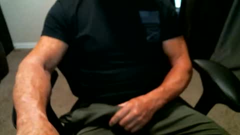 Snapshot of fitguy40 chatting on 05/25/26, 04:07 fitguy40 online show from 05/25/26, 04:07