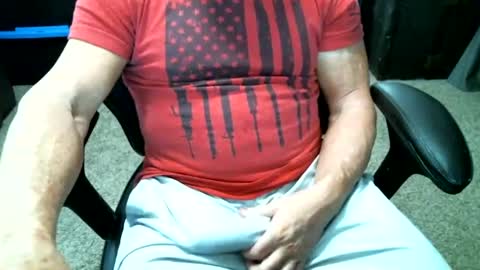 Snapshot of fitguy40 chatting on 07/29/26, 08:40 fitguy40 online show from 07/29/26, 08:40