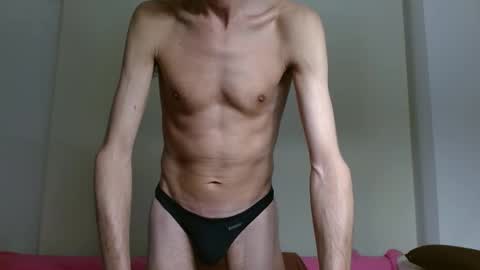 Snapshot of fithotguy90 chatting on 11/01/25, 12:12 Luis online show from 11/01/25, 12:12