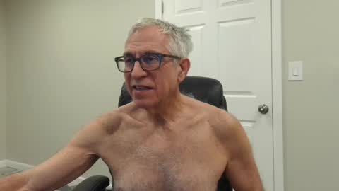 Snapshot of fitman999 chatting on 12/15/24, 08:36 Jon online show from 12/15/24, 08:36