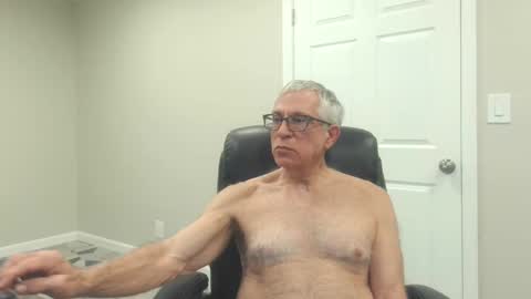 Snapshot of fitman999 chatting on 12/25/24, 06:09 Jon online show from 12/25/24, 06:09