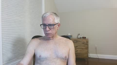 Snapshot of fitman999 chatting on 02/19/25, 04:44 Jon online show from 02/19/25, 04:44