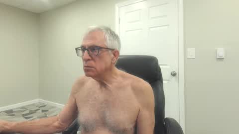 Snapshot of fitman999 chatting on 03/01/25, 03:10 Jon online show from 03/01/25, 03:10