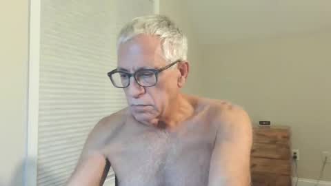 Snapshot of fitman999 chatting on 10/08/25, 12:19 Jon online show from 10/08/25, 12:19