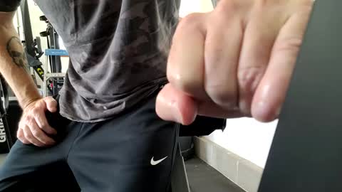 Snapshot of fitshow75 chatting on 09/23/25, 06:33 Links in Bio below online show from 09/23/25, 06:33