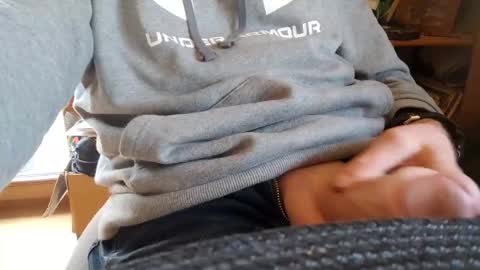 Snapshot of fiveforwilly1 chatting on 02/21/25, 01:44 Markus online show from 02/21/25, 01:44