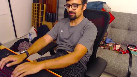 fizz6572 online show from 10/17/25, 06:21