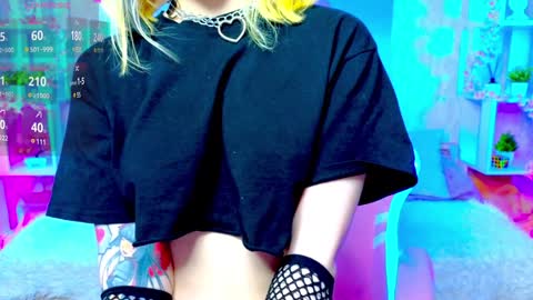 Snapshot of flaircorell chatting on 12/16/24, 04:13 Sophie online show from 12/16/24, 04:13