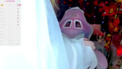 Snapshot of flaircorell chatting on 10/28/25, 04:05 Sophie online show from 10/28/25, 04:05