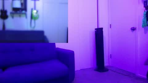 Flannel Dong online show from 03/25/26, 07:36