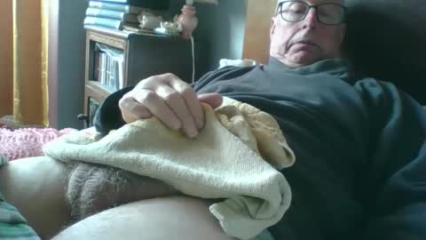 Snapshot of flasher65 chatting on 09/13/25, 08:03 flasher65 online show from 09/13/25, 08:03