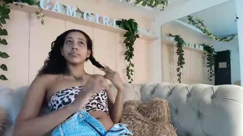 Snapshot of flavia_cruz chatting on 06/04/26, 12:22 Flavia online show from 06/04/26, 12:22