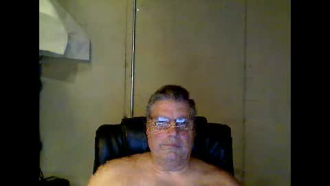 Snapshot of fletch32 chatting on 09/18/25, 01:51 jd online show from 09/18/25, 01:51