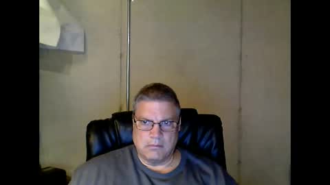 Snapshot of fletch32 chatting on 10/26/25, 08:37 jd online show from 10/26/25, 08:37