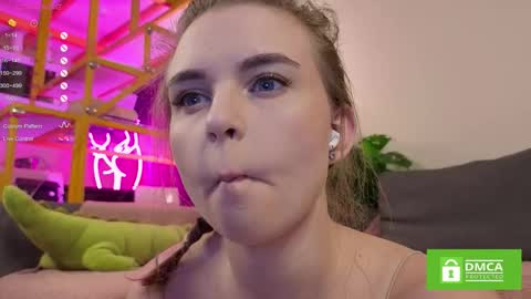 Leia online show from 11/10/25, 06:01