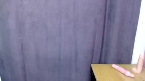 Snapshot of flirtangel93 chatting on 10/18/25, 07:03 Angel online show from 10/18/25, 07:03