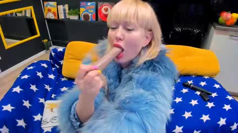 Mary online show from 03/01/25, 01:22