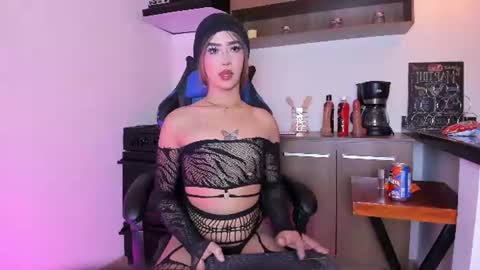 Snapshot of flor_pink chatting on 07/08/26, 02:16 Flor online show from 07/08/26, 02:16