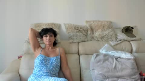 Snapshot of flor_vi chatting on 06/05/26, 12:11 Victoria create your account through my link online show from 06/05/26, 12:11