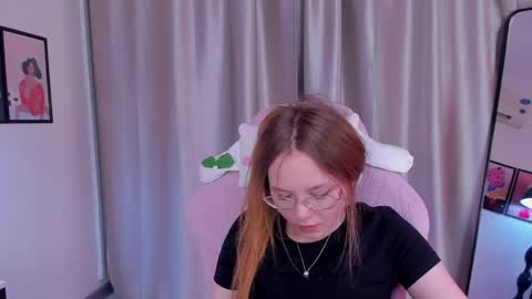 Snapshot of floralarsson chatting on 05/08/26, 04:23 hey there guys im Flora no not the one from WInx. But I love magical stuff and especially I love nature. I dont know I thin online show from 05/08/26, 04:23