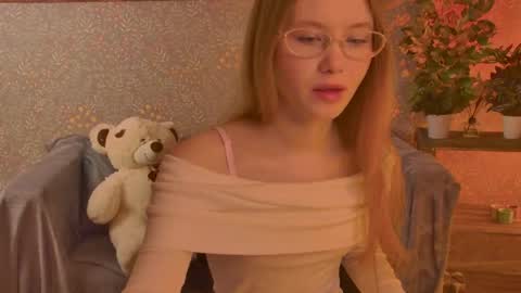 Snapshot of floralarsson chatting on 05/30/26, 10:23 hey there guys im Flora no not the one from WInx. But I love magical stuff and especially I love nature. I dont know I thin online show from 05/30/26, 10:23