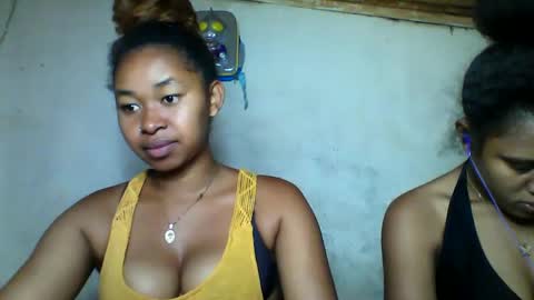 florencia011 online show from 10/22/25, 06:24