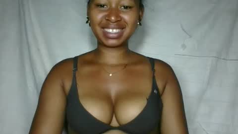 florencia011 online show from 11/21/25, 09:57